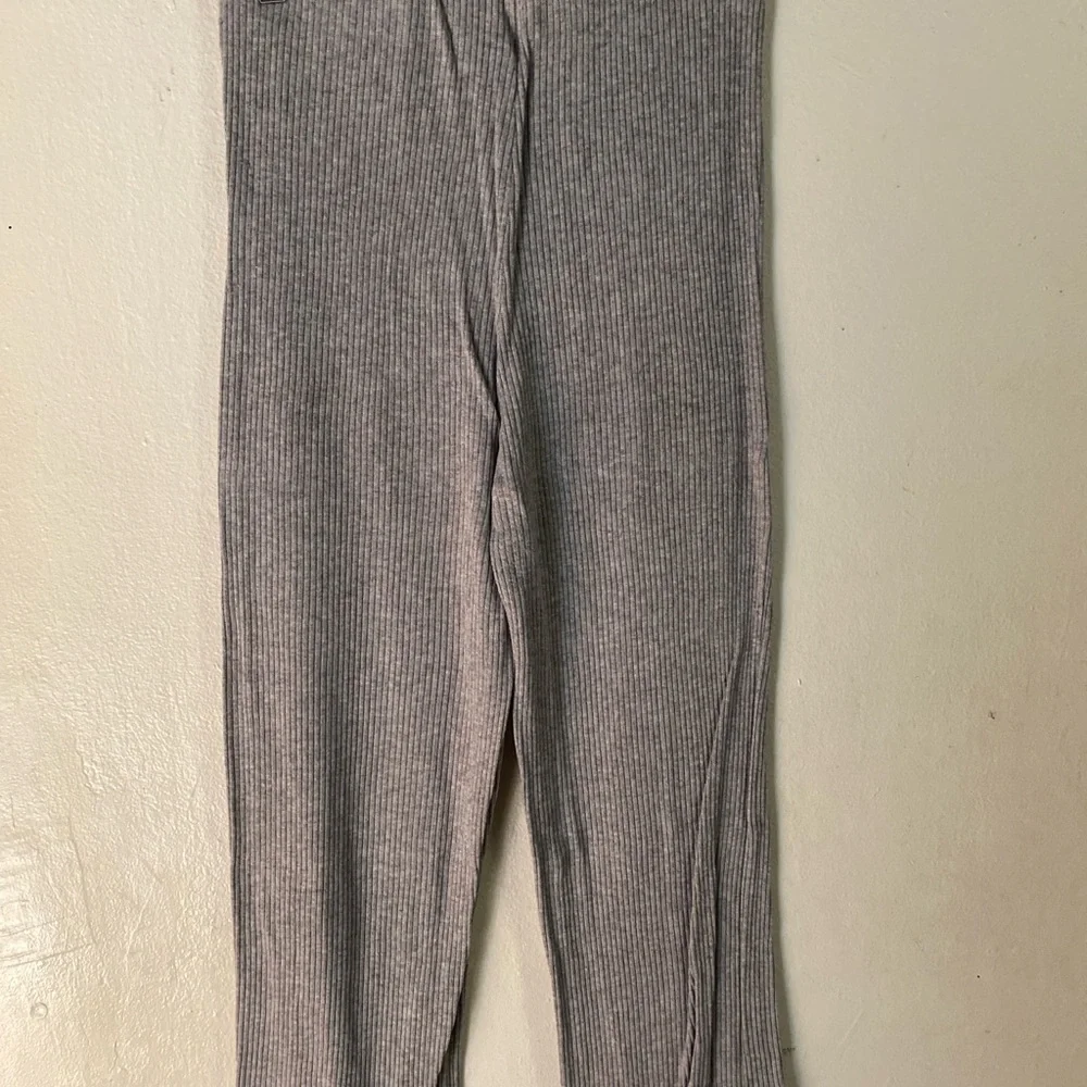 Gray Ribbed Two-Piece Set - Picture 2 of 4